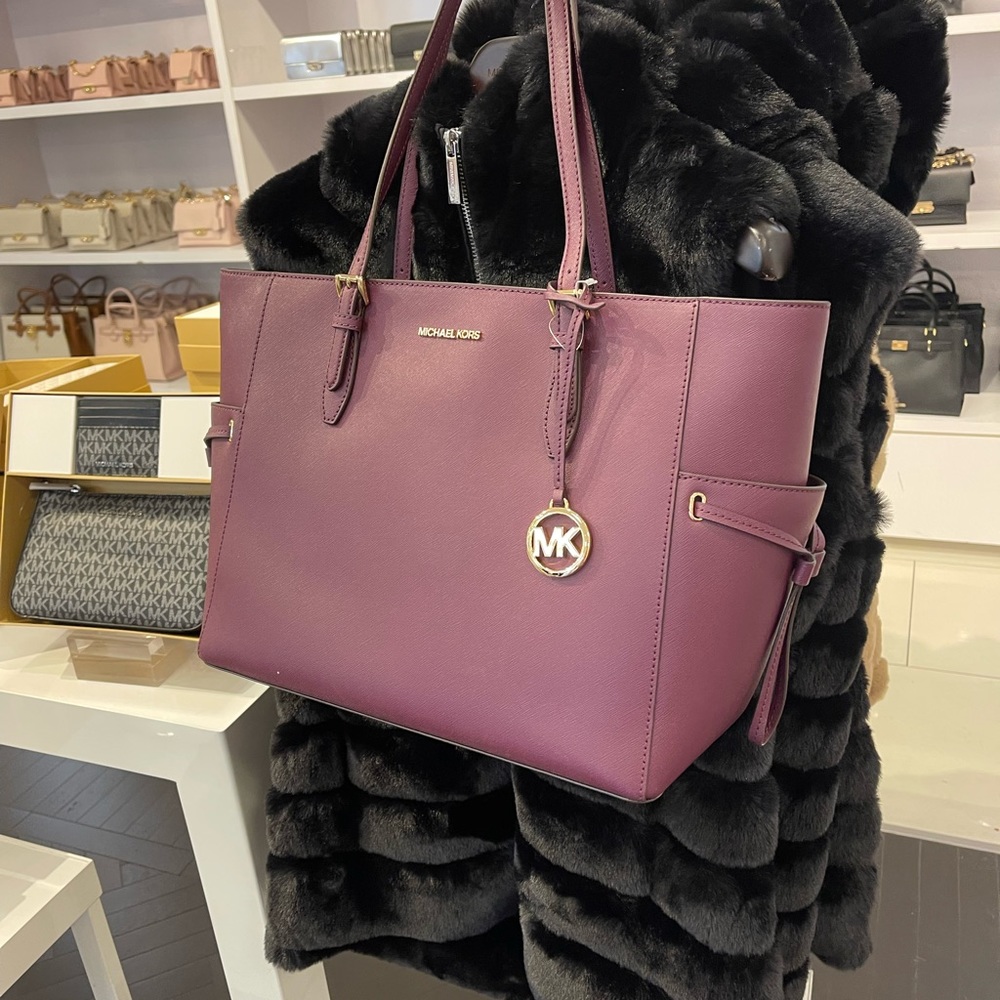 Michael Kors Gilly Large Drawstring Travel Leather Top Zip Tote 
OXBLOOD Color - Picture 14 of 16